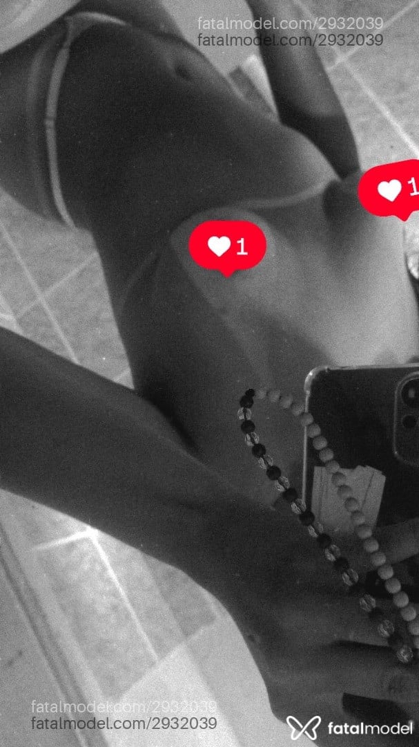 Acompanhante homem morena (o) de olhos castanhos em Virtual - Submissa