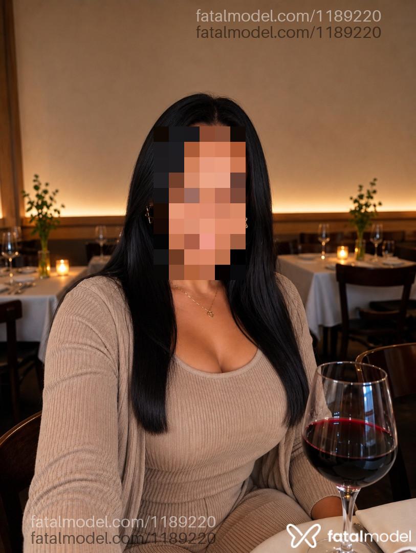 Acompanhante mulher com cabelo castanho de olhos pretos - Sof