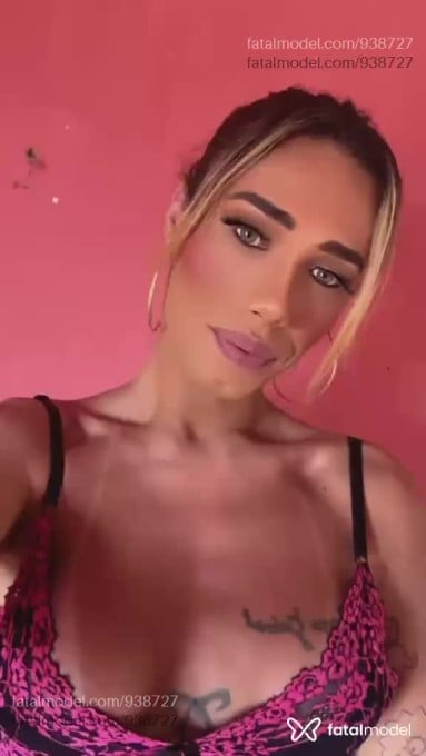 Acompanhante travesti morena (o) de olhos verdes em Barretos Acompanhante travesti morena (o) de olhos verdes em Barretos - Sophia Rios