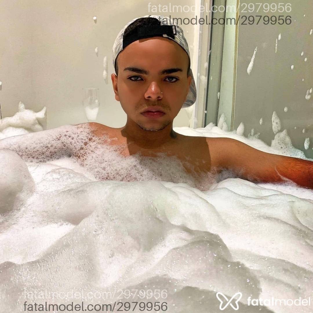 Acompanhante homem com cabelo castanho de olhos pretos em Virtual - Pedro Garcia