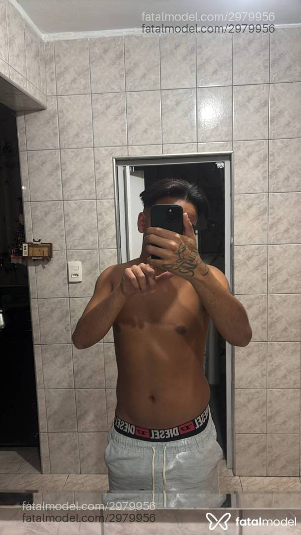 Acompanhante homem com cabelo castanho de olhos pretos em Virtual - Pedro Garcia