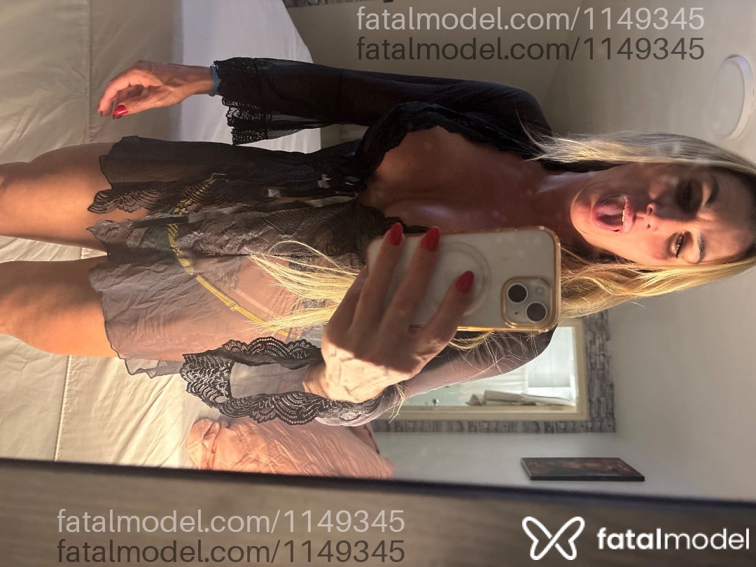 Acompanhante travesti loira (o) de olhos mel em Brasília - Renata Alves