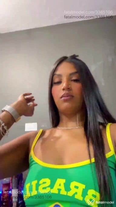 Acompanhante mulher morena (o) de olhos pretos - Izadora Lage Acompanhante mulher morena (o) de olhos pretos - Izadora Lage