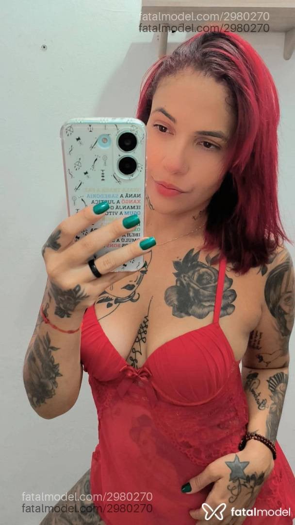 Acompanhante mulher ruiva (o) de olhos castanhos - Olivia