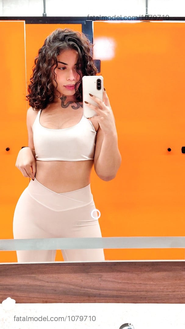 Acompanhante mulher trans morena (o) de olhos castanhos em Santa Maria - Bella