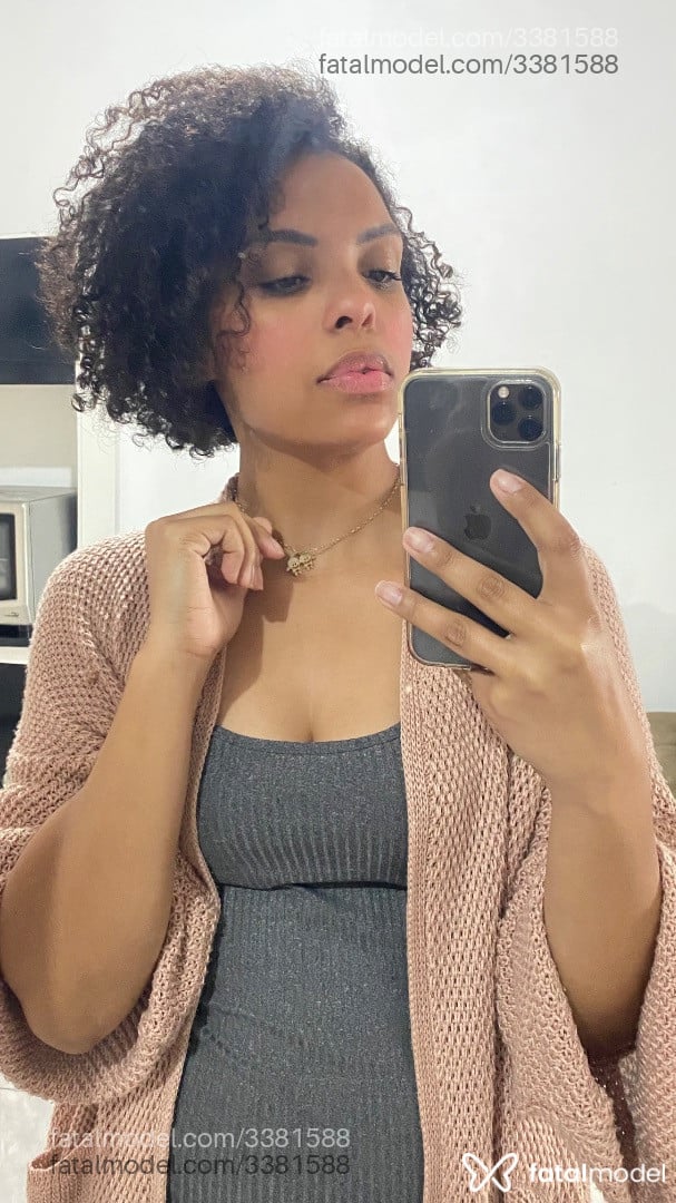 Acompanhante mulher com cabelo castanho de olhos castanhos em Osório - Cahhh