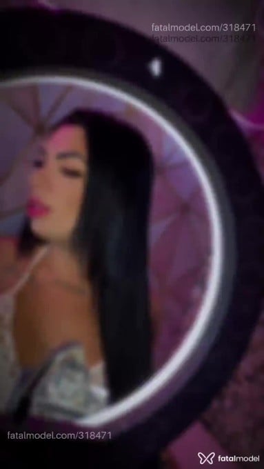 Acompanhante travesti com cabelo castanho de olhos castanhos em Montes Claros Acompanhante travesti com cabelo castanho de olhos castanhos em Montes Claros - Isis Uva