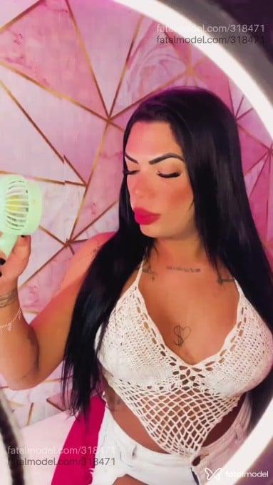 Acompanhante travesti com cabelo castanho de olhos castanhos em Montes Claros Acompanhante travesti com cabelo castanho de olhos castanhos em Montes Claros - Isis Uva