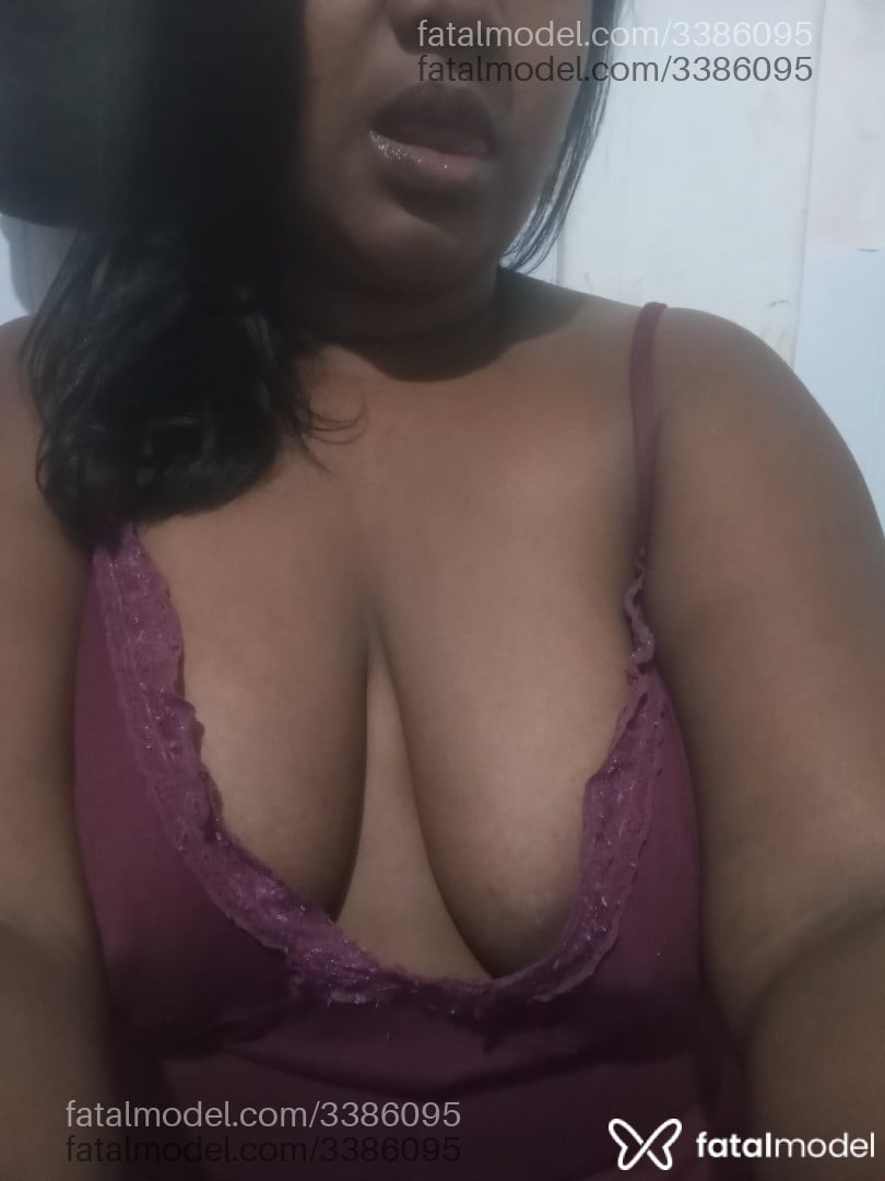 Acompanhante mulher morena (o) de olhos pretos - Paula