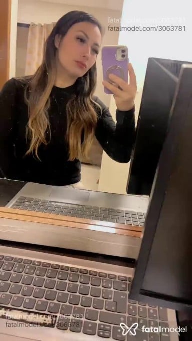 Acompanhante mulher com cabelo castanho de olhos castanhos - Malevola