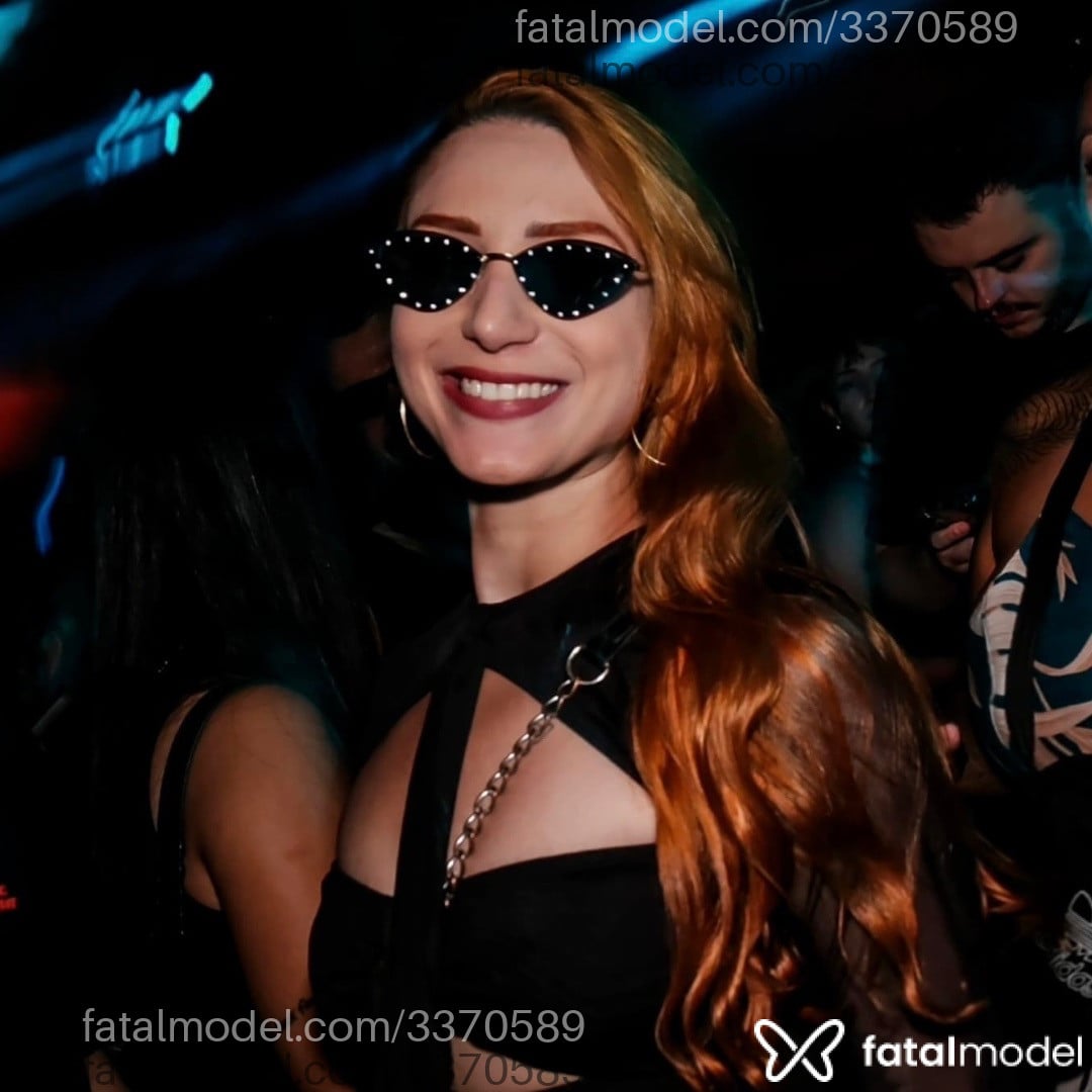 Acompanhante mulher ruiva (o) de olhos castanhos - Amber