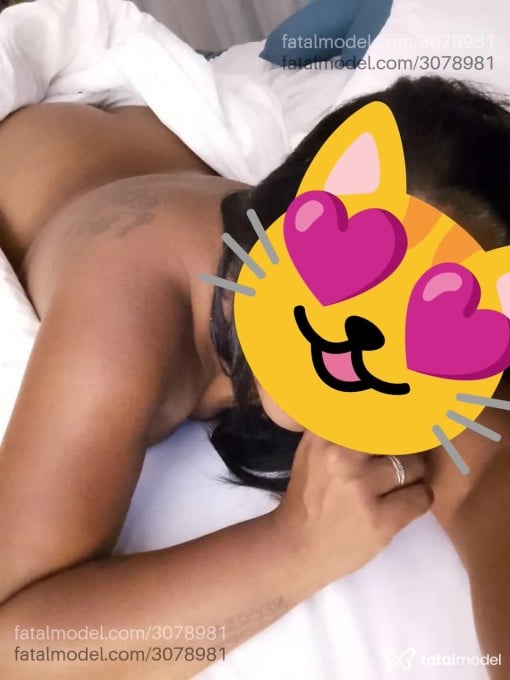 Acompanhante mulher com cabelo colorido de olhos verdes em Cidade Ocidental - Helena
