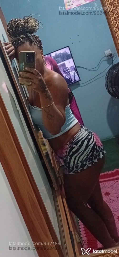 Acompanhante mulher com cabelo colorido de olhos castanhos em Água Boa - Cris Mel