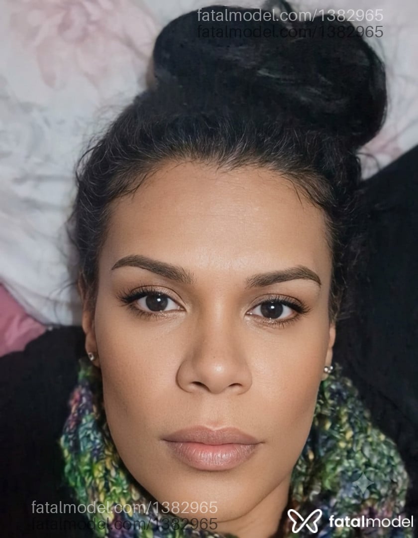 Acompanhante mulher trans com cabelo castanho de olhos castanhos em Porto Alegre - Thais Souza