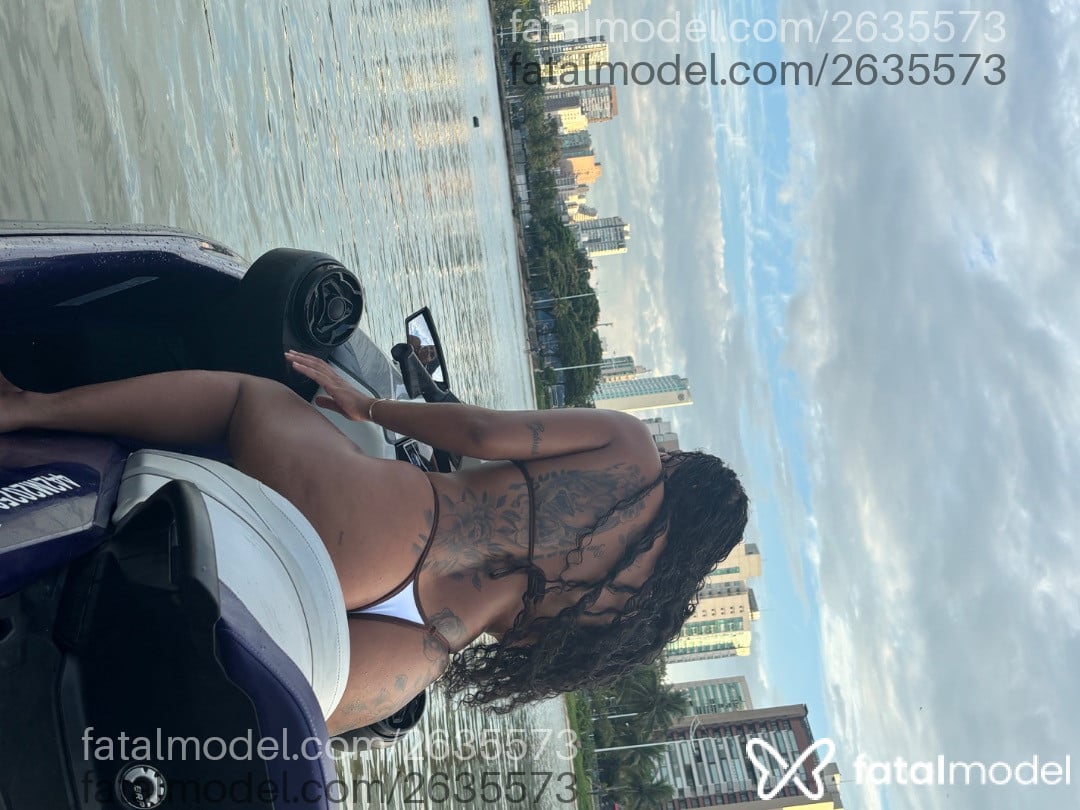 Acompanhante mulher morena (o) de olhos pretos em Cariacica - Victoria