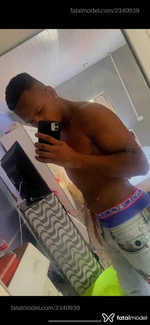 Acompanhante homem morena (o) de olhos castanhos em Francisco Morato - Pedrinho