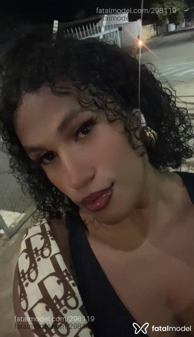 Acompanhante mulher trans com cabelo castanho de olhos pretos - Catarine