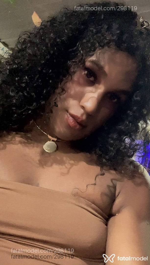 Acompanhante mulher trans com cabelo castanho de olhos pretos em Catalão - Catarine