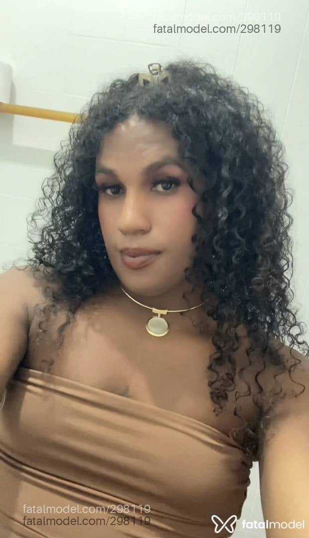 Acompanhante mulher trans com cabelo castanho de olhos pretos em Catalão - Catarine