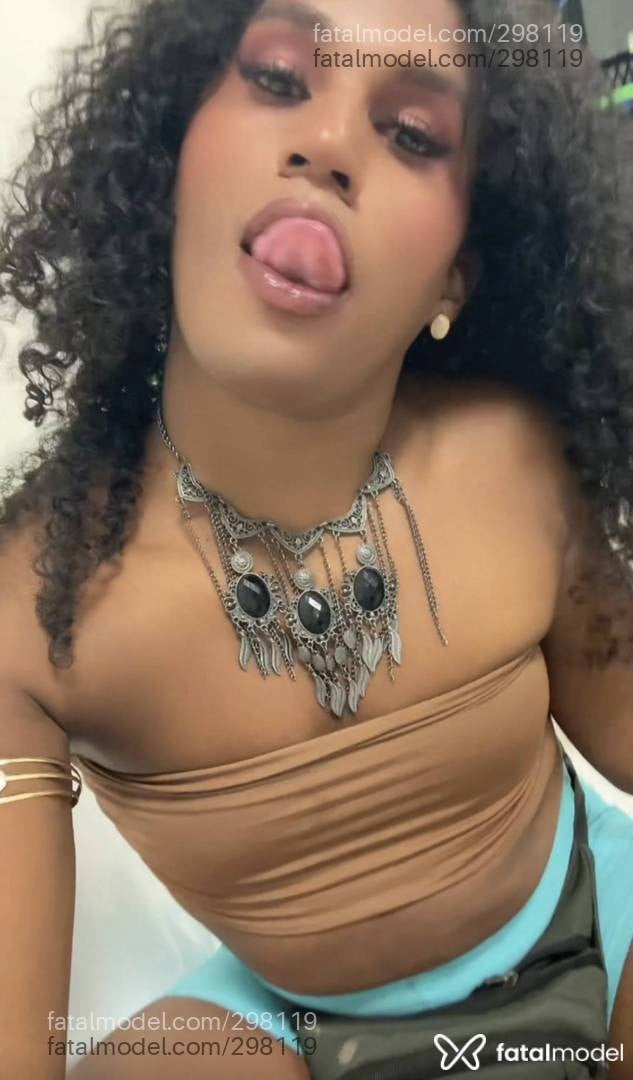 Acompanhante mulher trans com cabelo castanho de olhos pretos em Catalão - Catarine
