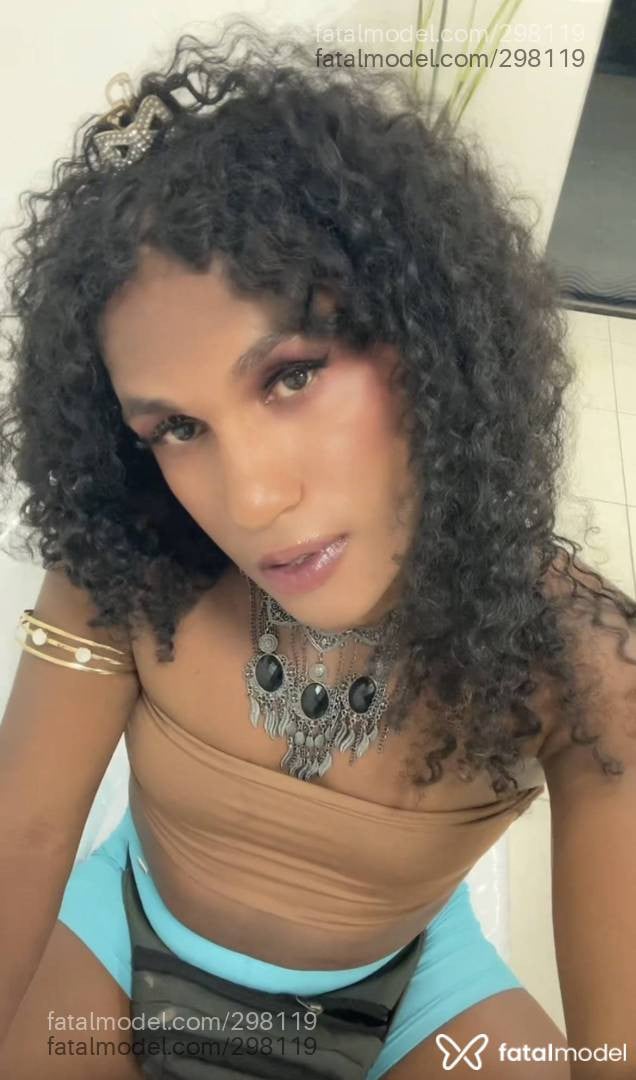 Acompanhante mulher trans com cabelo castanho de olhos pretos em Catalão - Catarine
