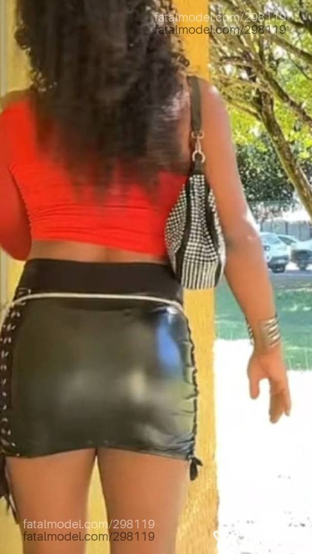Acompanhante mulher trans com cabelo castanho de olhos pretos em Catalão - Catarine