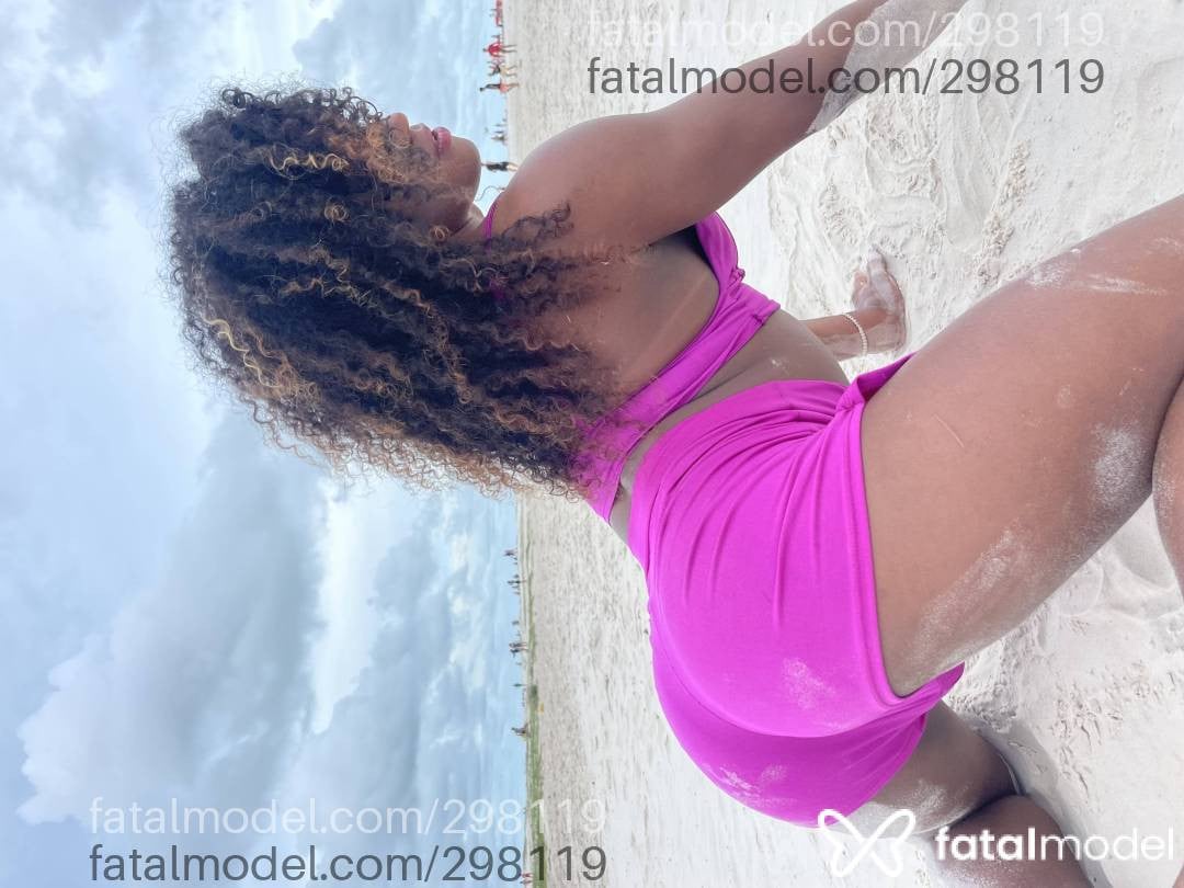 Acompanhante mulher trans com cabelo castanho de olhos pretos - Catarine