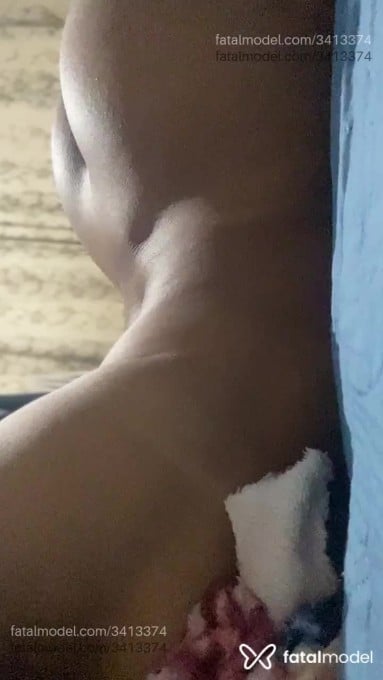 Acompanhante mulher trans com cabelo castanho de olhos castanhos - Evellyn