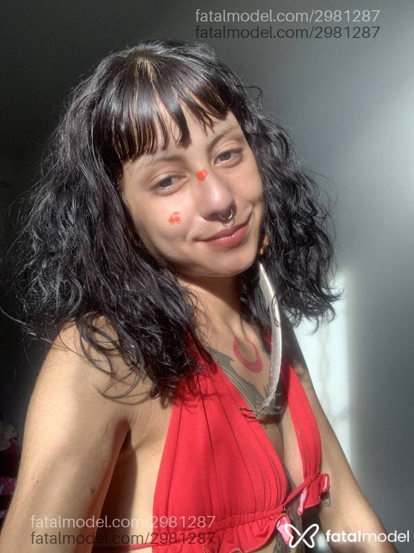 Acompanhante mulher morena (o) de olhos castanhos - Mili