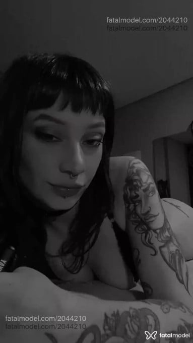 Acompanhante mulher com cabelo castanho de olhos verdes - Lia