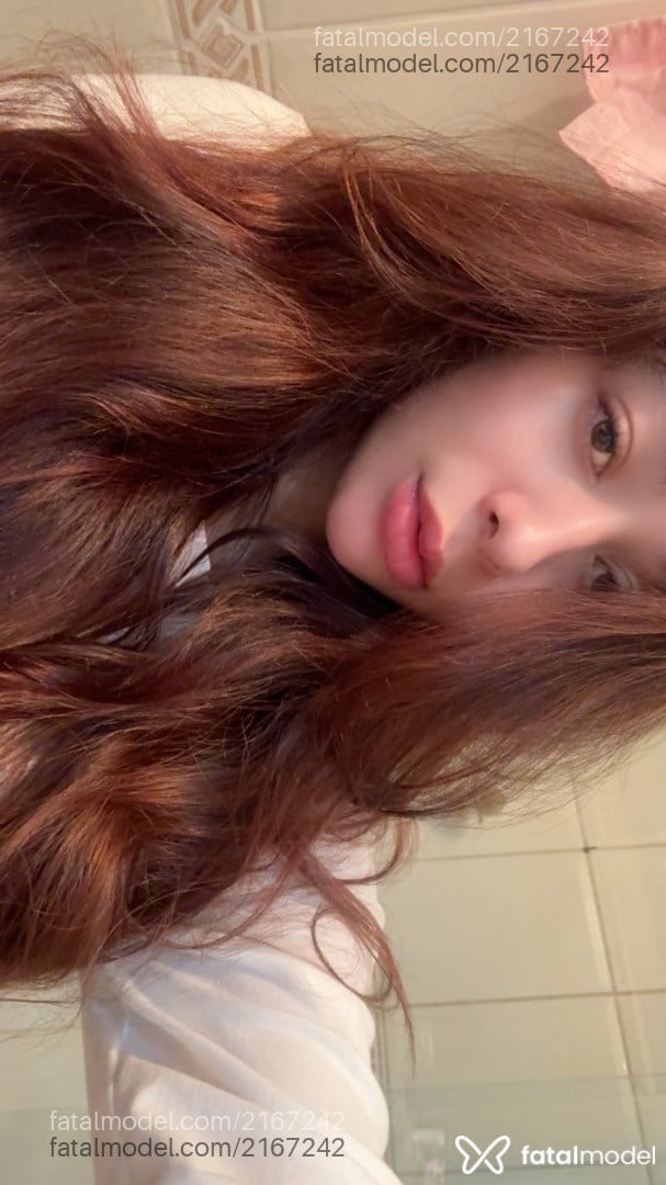 Acompanhante mulher trans com cabelo castanho de olhos mel em Limeira - Isabela Santos