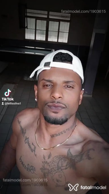 Acompanhante homem com cabelo castanho de olhos pretos em Nepomuceno - Leliis ferreira
