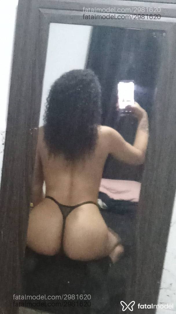 Acompanhante mulher morena (o) de olhos castanhos - Morena