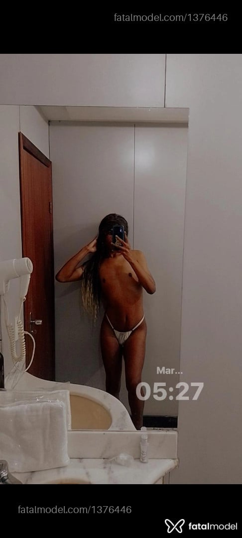 Acompanhante travesti com cabelo castanho de olhos castanhos em Juiz de Fora - Kyara Dantas