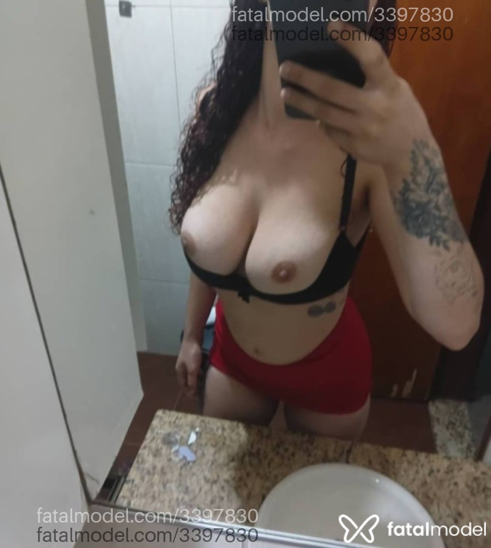 Acompanhante mulher ruiva (o) de olhos castanhos - Mariah