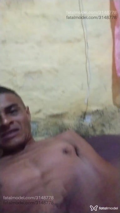 Acompanhante homem morena (o) de olhos castanhos - Magal Bd