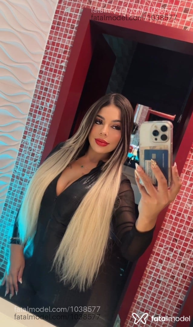 Acompanhante mulher com cabelo colorido de olhos castanhos em Santos - Alexia