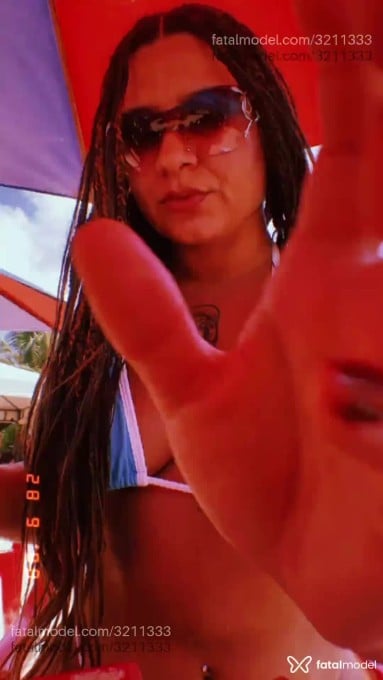 Acompanhante mulher loira (o) de olhos castanhos - Sasha Carmilla