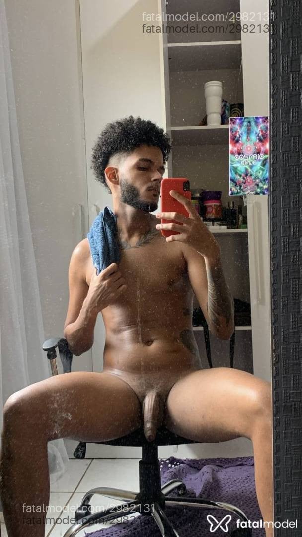 Acompanhante homem morena (o) de olhos castanhos em Goiânia - Pereira