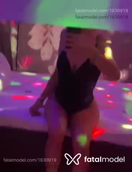 Acompanhante mulher loira (o) de olhos castanhos - Duzinha