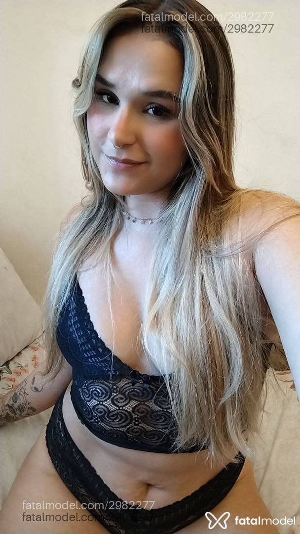 Acompanhante mulher loira (o) de olhos castanhos em Virtual - Camis