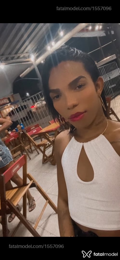 Acompanhante mulher trans com cabelo castanho de olhos pretos em Araruama - Julia