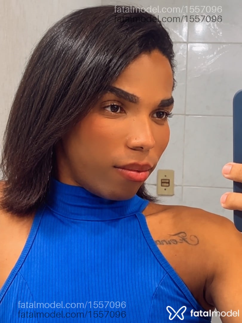 Acompanhante mulher trans com cabelo castanho de olhos pretos em Araruama Acompanhante mulher trans com cabelo castanho de olhos pretos em Araruama - Julia