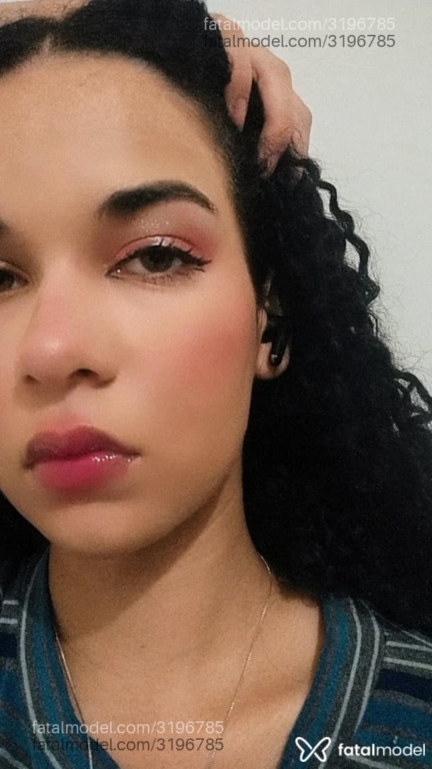 Acompanhante mulher com cabelo castanho de olhos verdes em Virtual - Morena