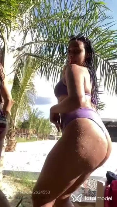 Acompanhante mulher com cabelo castanho de olhos castanhos - Júlia Acompanhante mulher com cabelo castanho de olhos castanhos - Júlia