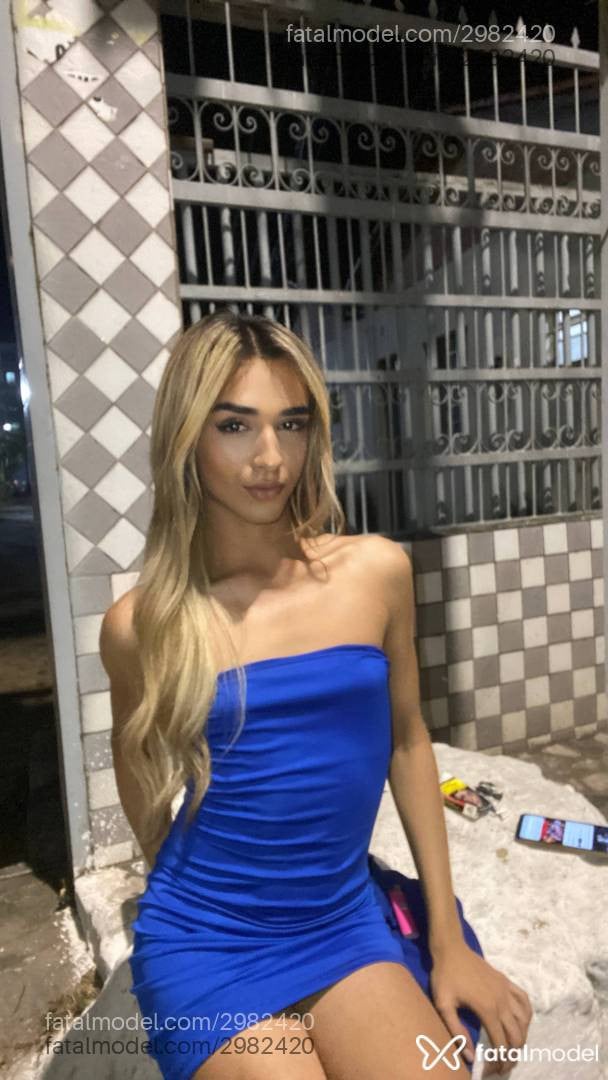 Acompanhante mulher trans loira (o) de olhos castanhos - Lara Aciolli