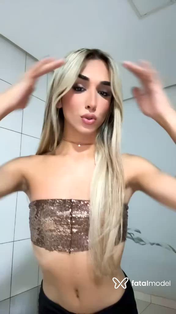 Acompanhante mulher trans loira (o) de olhos castanhos - Lara Acompanhante mulher trans loira (o) de olhos castanhos - Lara