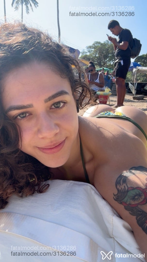 Acompanhante mulher com cabelo castanho de olhos verdes em Rio de Janeiro - Miaastrix