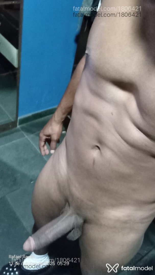 Acompanhante homem com cabelo castanho de olhos pretos - Rafael Ravok