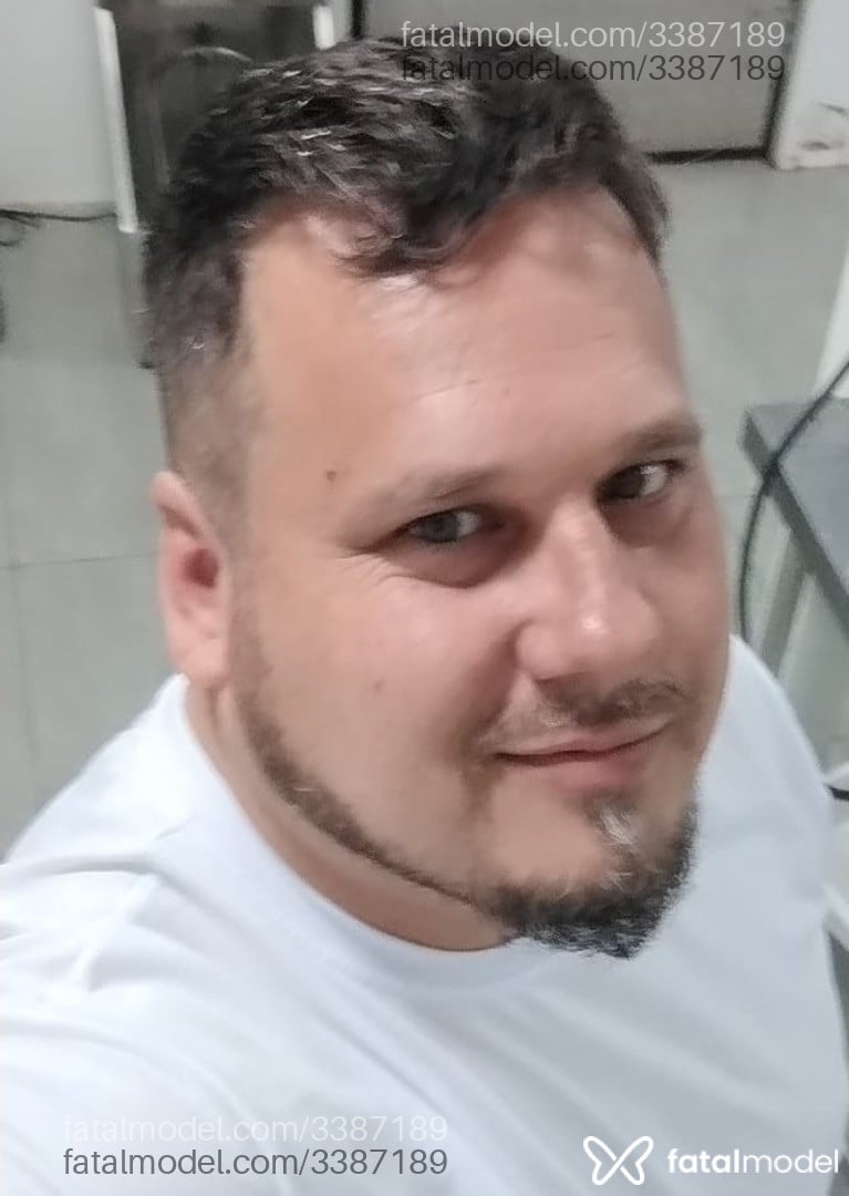 Acompanhante homem com cabelo castanho de olhos azuis em Virtual - Fernando